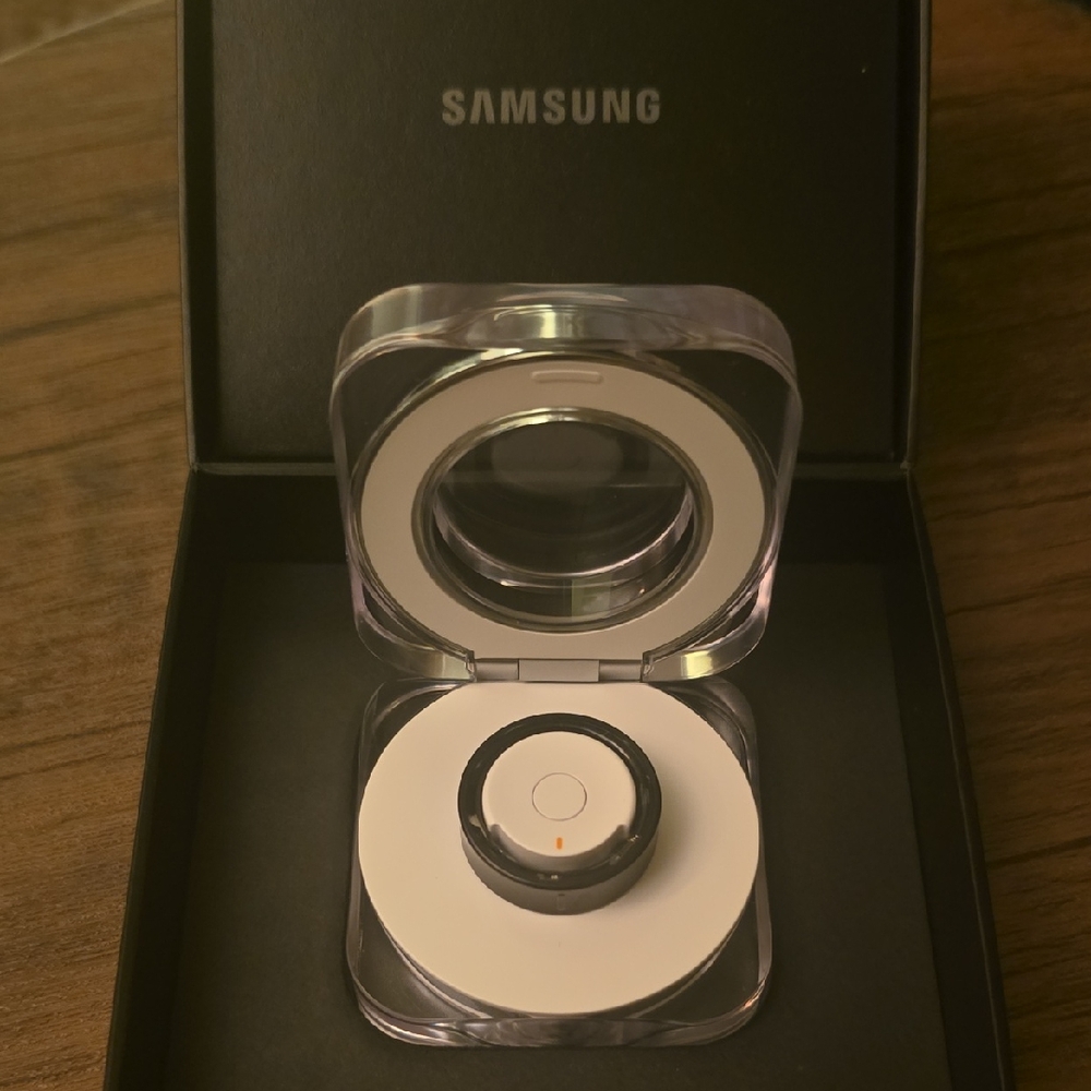 Samsung White and Black Wireless Charger in Clear Display Box with a Smart Ring
